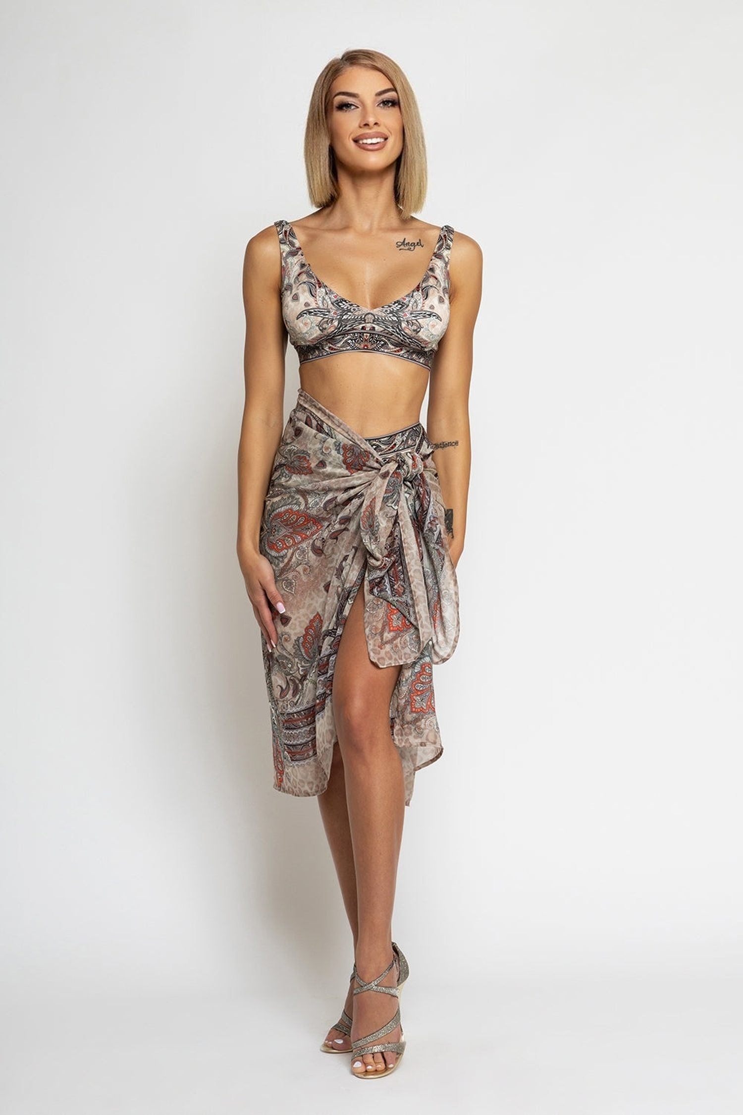 ENSEMBLE DE PAREO ET ÉCHARPE EN VISCOSE DE SOIE – BEIGE PAISLEY