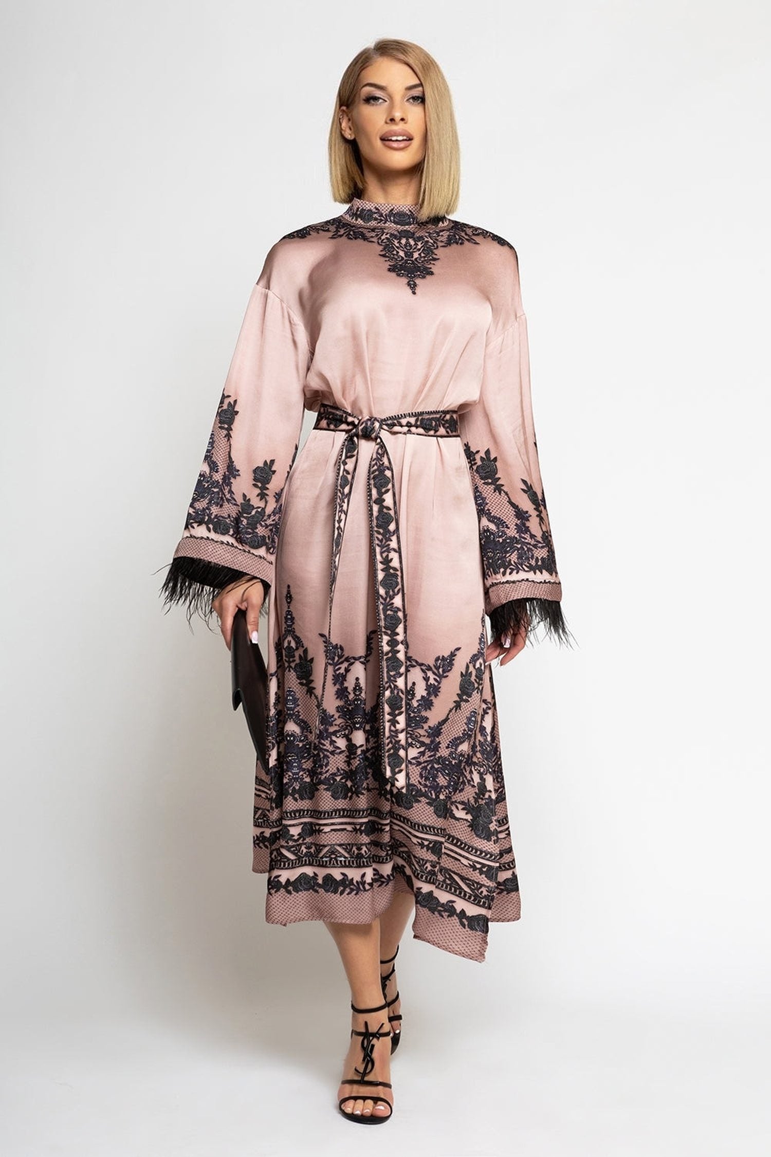 VISCOSE SATIN CAFTAN WITH FEATHERS - GRAFFITI POWDER JIORO КАФТАН ОТ ВИСКОЗА С ПЕРА - GRAFFITI POWDER JIORO