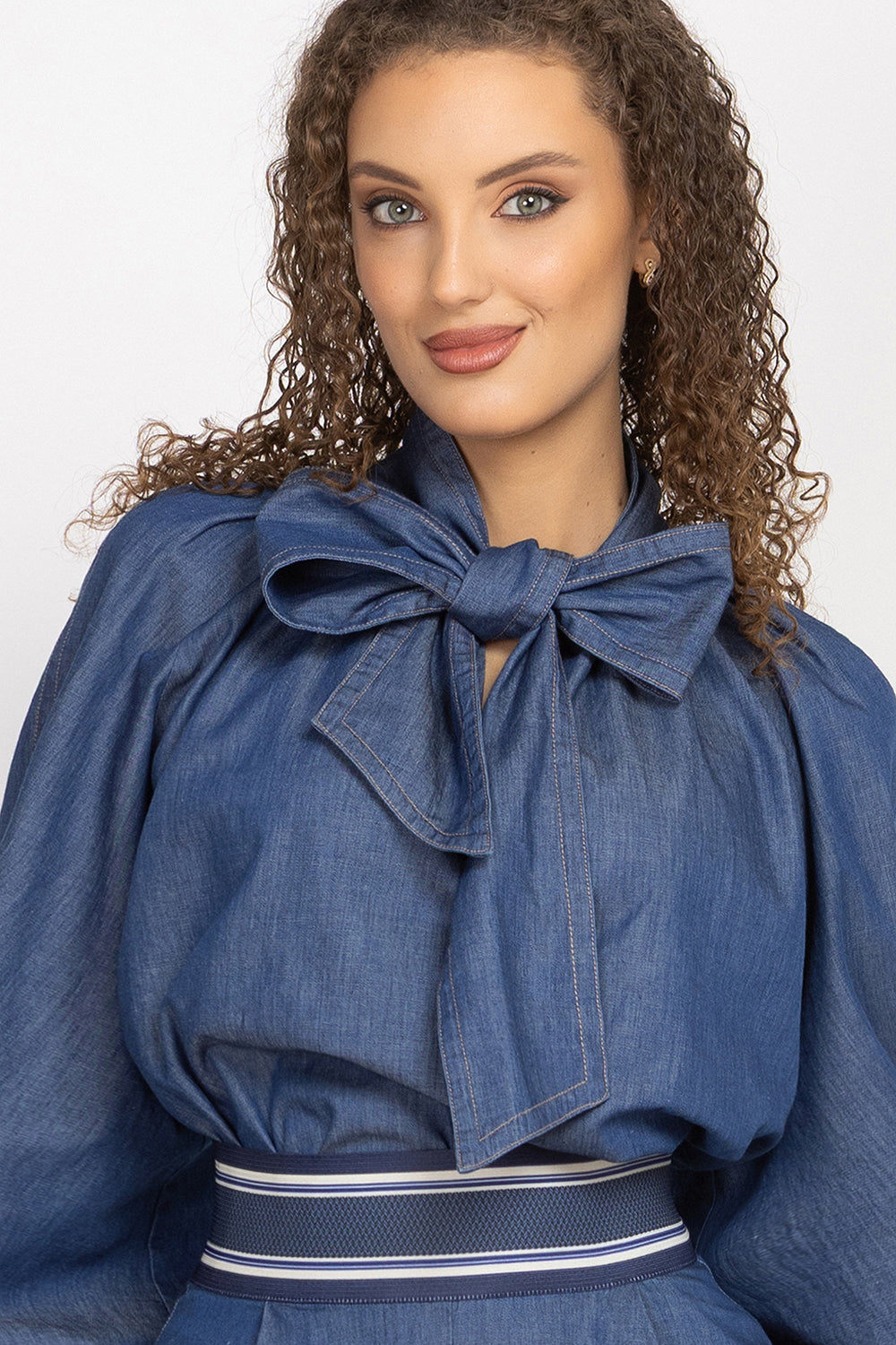 DENIM SHIRT WITH FRONT BOW AND RAGLAN SLEEVES - ESSENTIALS JIORO РИЗА ОТ ДЕНИМ С ПАНДЕЛКА И РЕГЛАН РЪКАВИ - ESSENTIALS JIORO