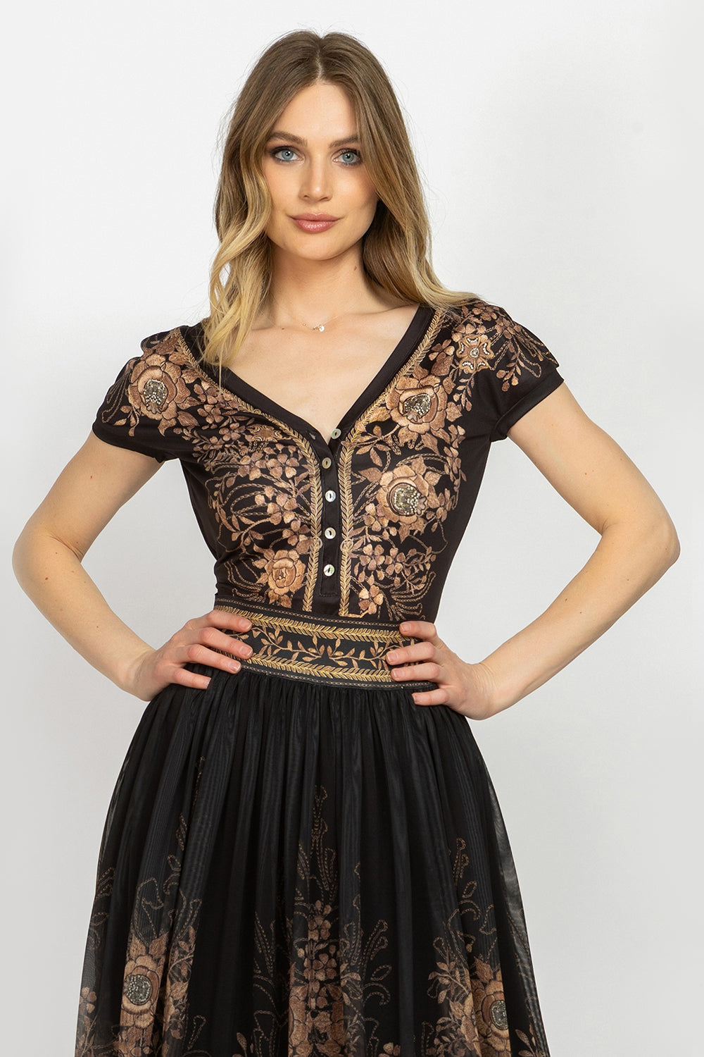 BASIC TOP WITH DEEP V-NECK AND BUTTONS - GOLDEN ROSES JIORO БЛУЗА С V-ДЕКОЛТЕ - GOLDEN ROSES JIORO