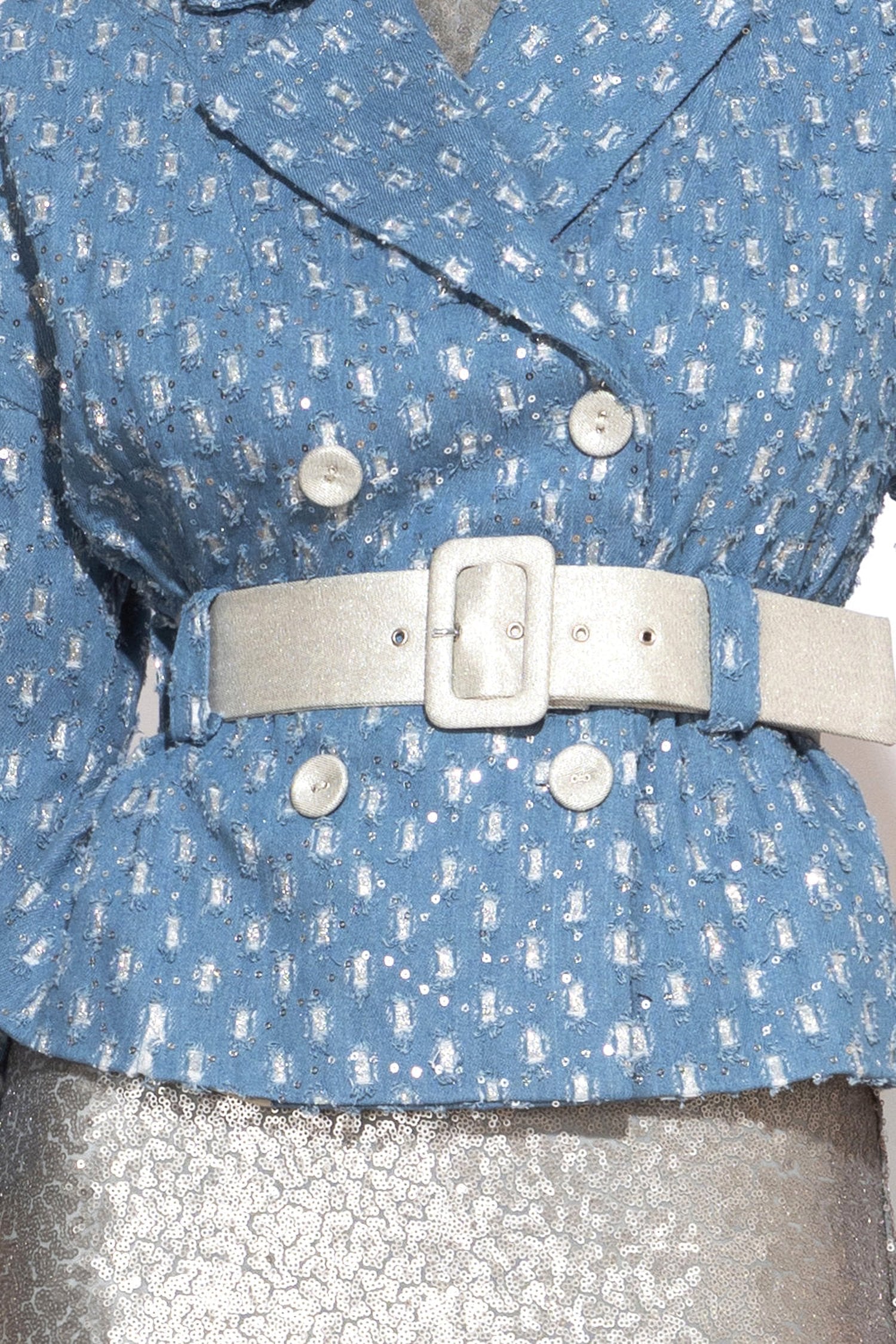 VESTE EN JEAN AVEC BROCARD - ESSENTIELS