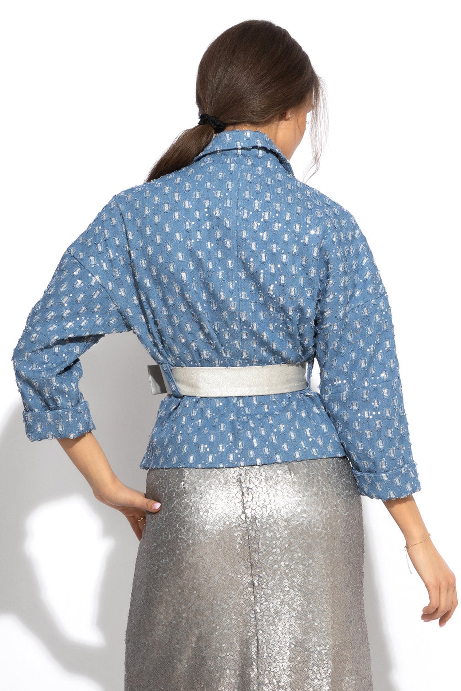 VESTE EN JEAN AVEC BROCARD - ESSENTIELS