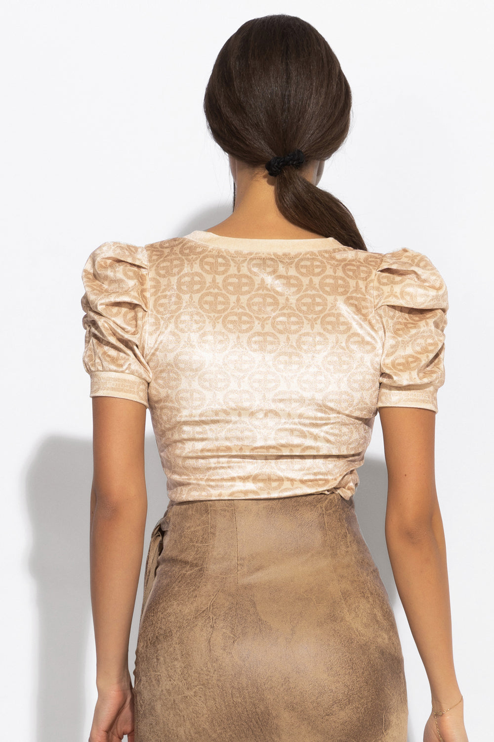 Blouse avec manches bouffantes et encolure en V - logo ivoire