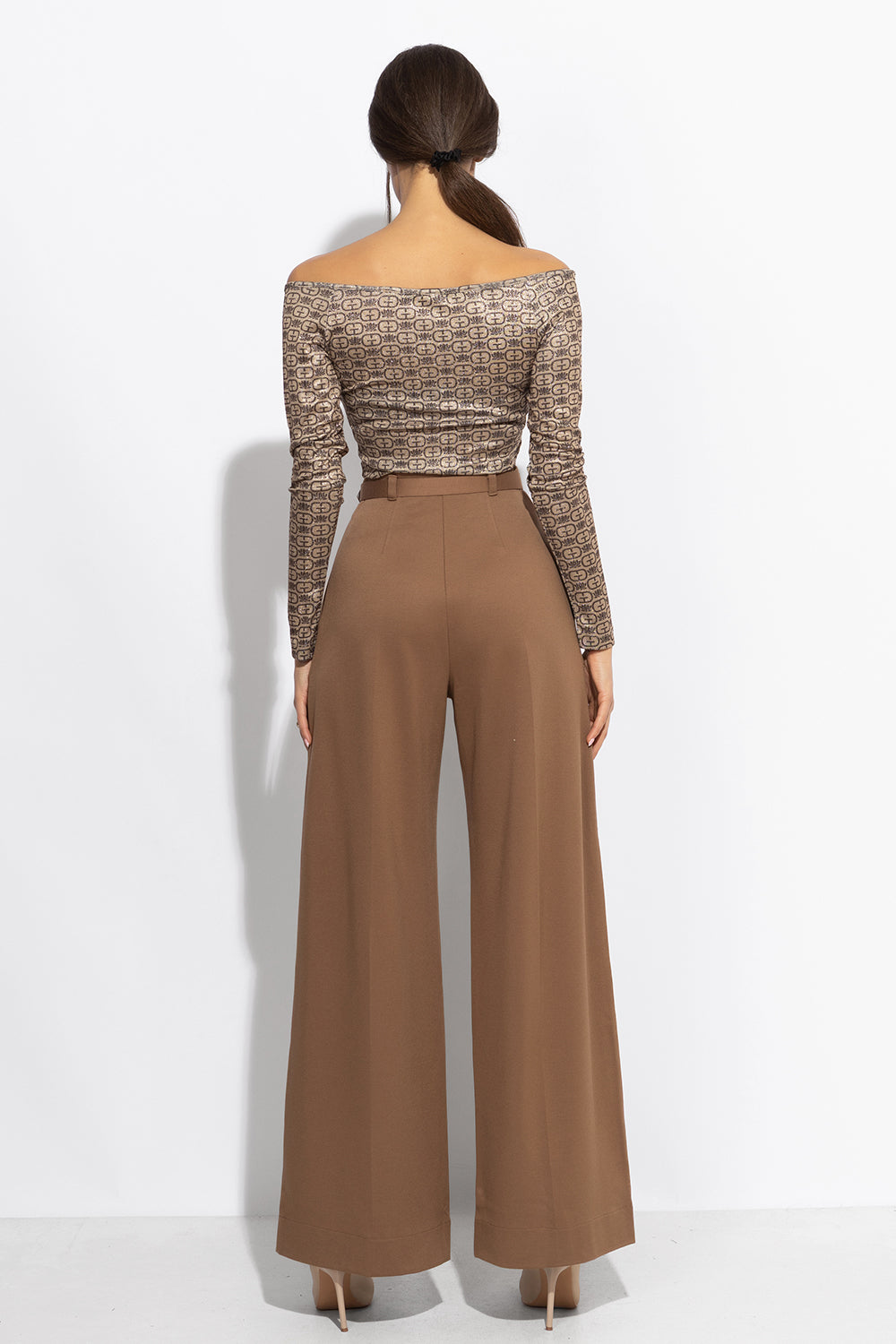 TOP WITH TWIST DETAIL AND LONG SLEEVES - DARK BROWN LOGO
