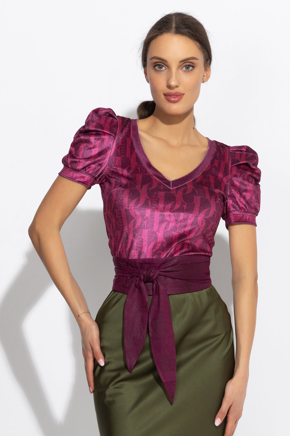 BLOUSE WITH PUFF SLEEVES AND V-NECKLINE - BURGUNDY LOGO