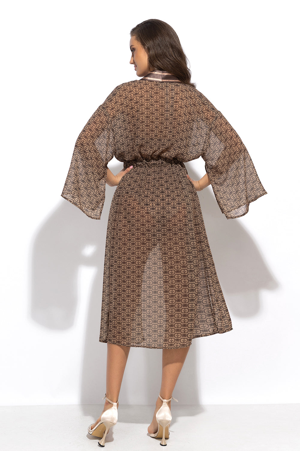 Kimono avec plastron et ceinture intégrée en chiffon français - logo mousse moka