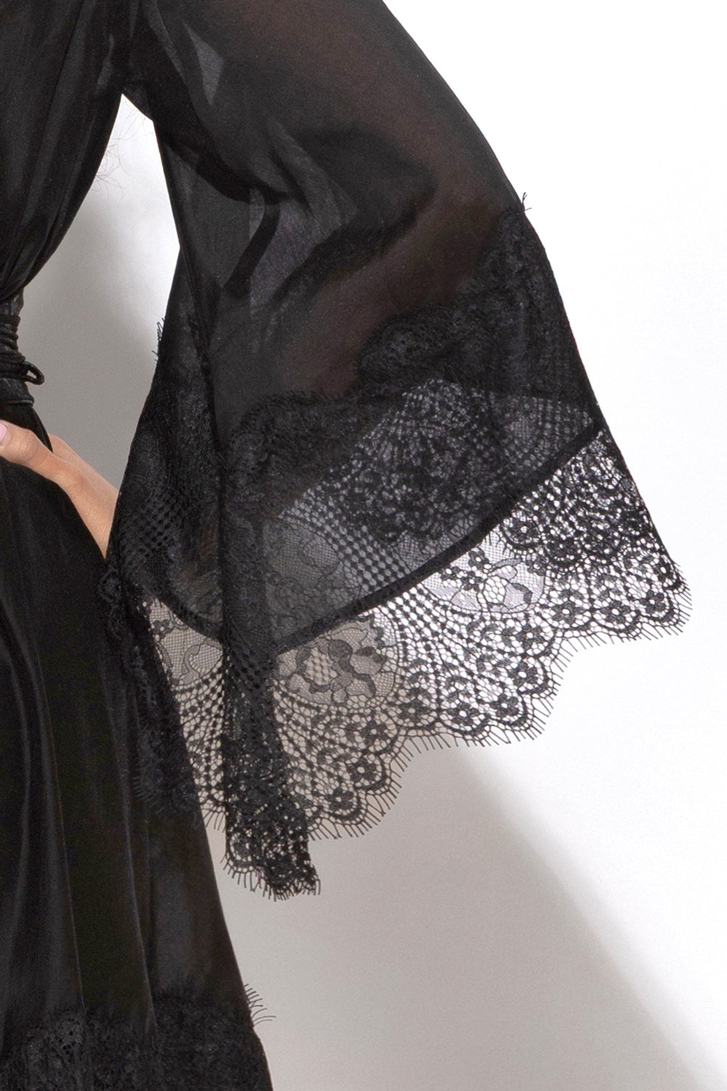 ROBE COURTE EN TENCEL AVEC DENTELLE EN NOIR - ESSENTIELS