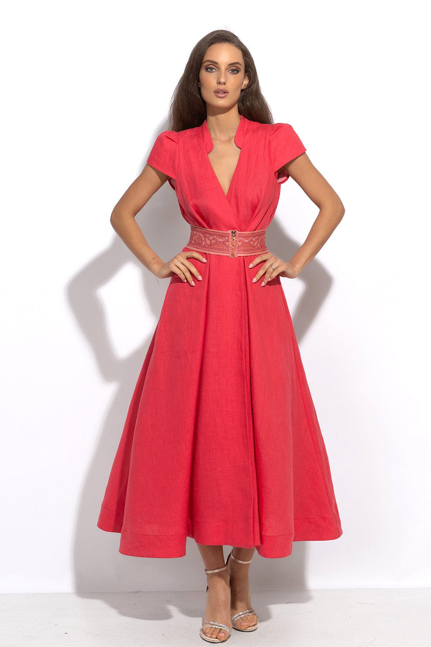 ROBE LONGUE ÉVASÉE EN LIN FUCHSIA – ESSENTIELS
