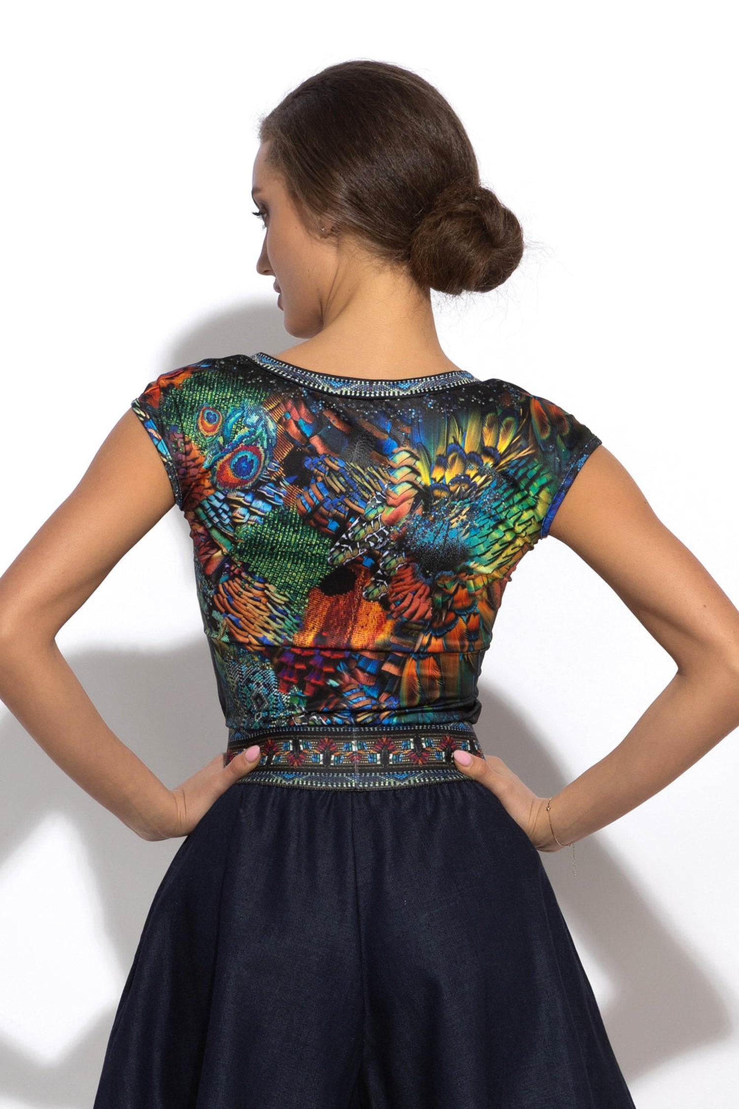 BASIC V-NECK T-SHIRT - AMAZONIA