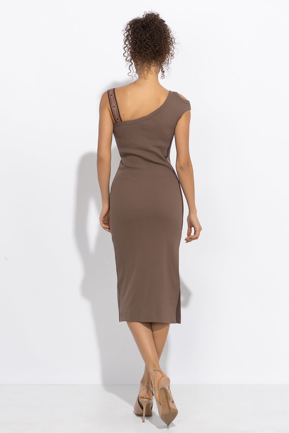 Robe midi en coton avec épaules asymétriques - logo Mocha Mousse
