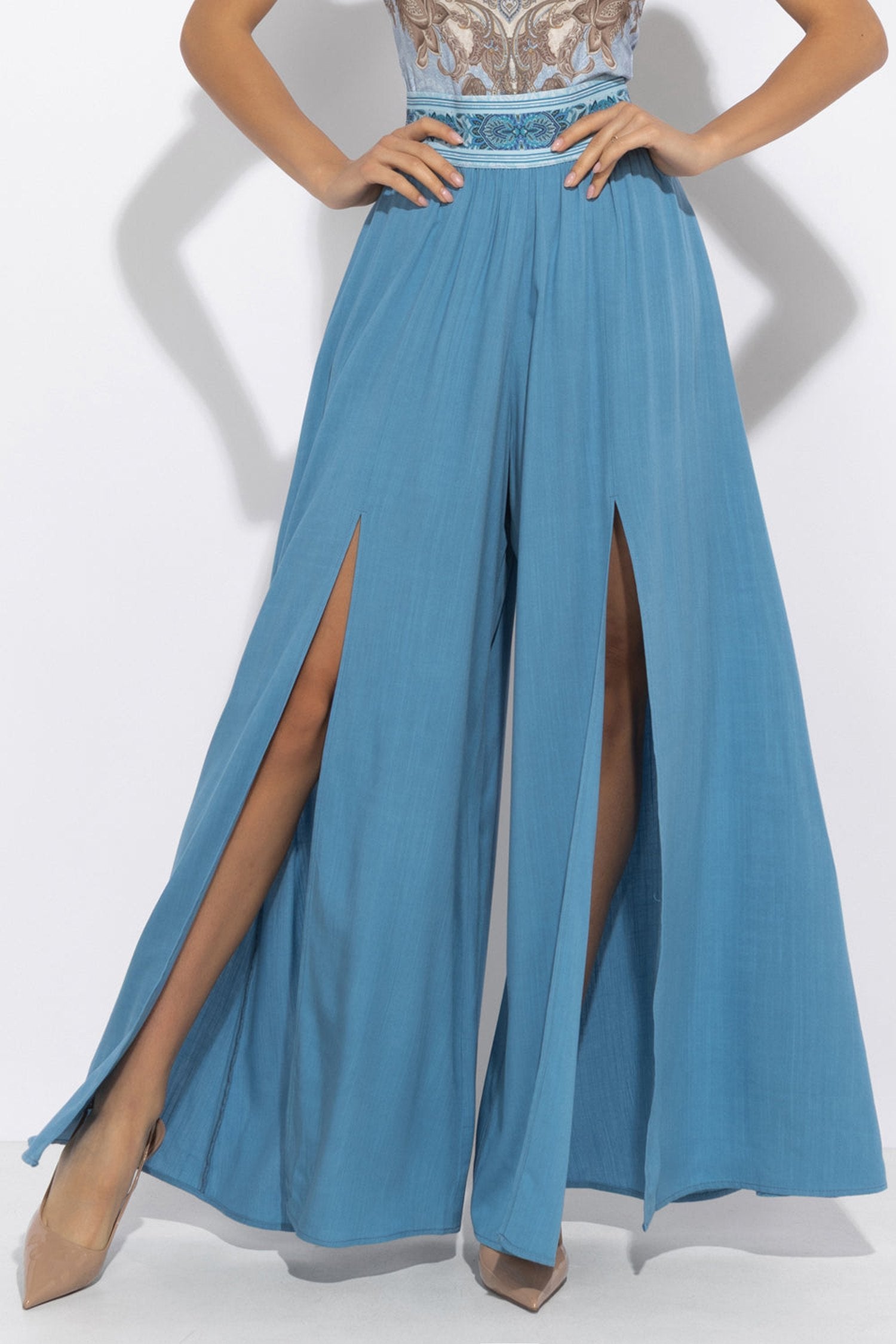 PANTALON EN VISCOSE BLEU CIEL AVEC FENTES - ESSENTIELS