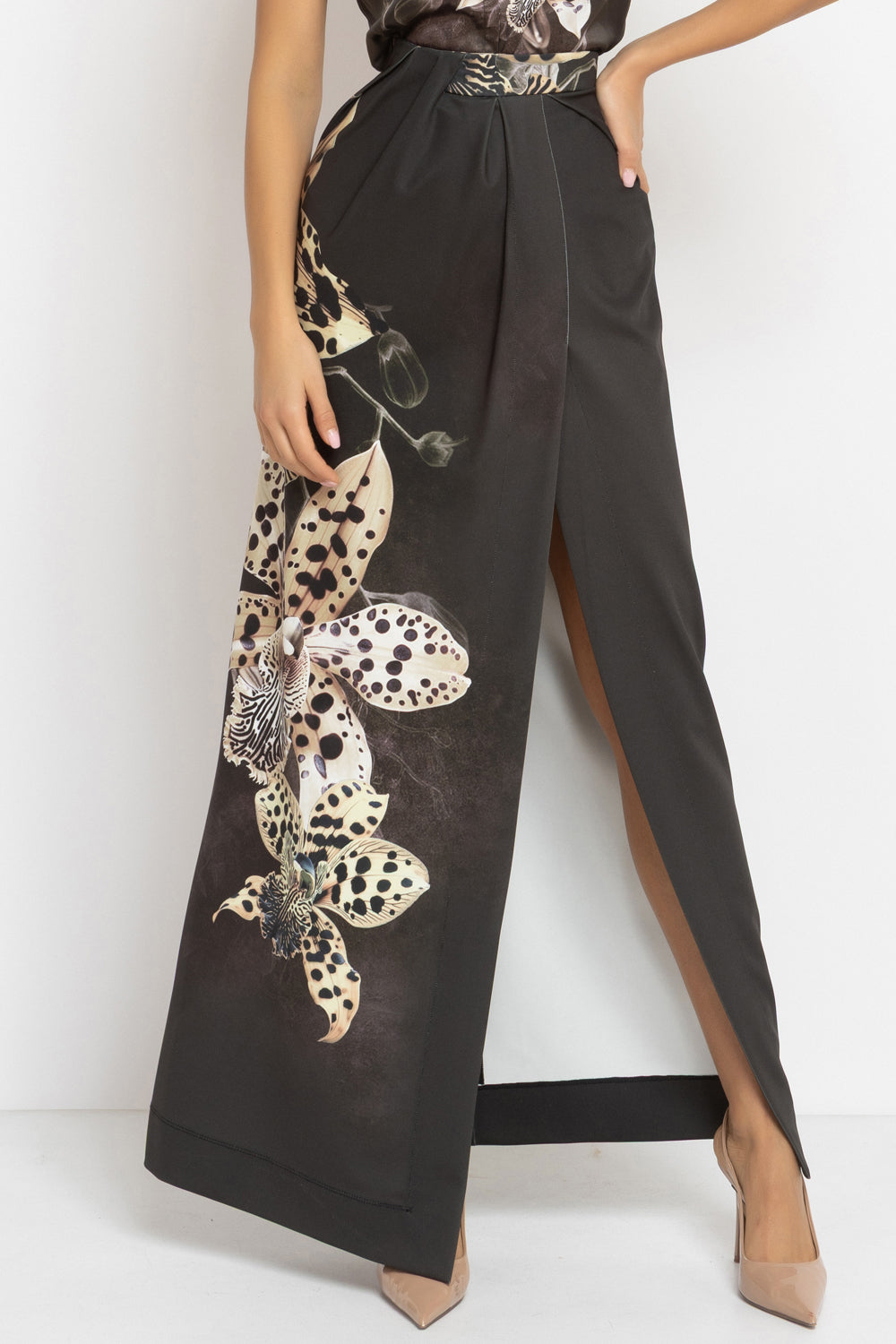 BLACK MAXI SKIRT WITH LONG SLIT - LEO ORCHID