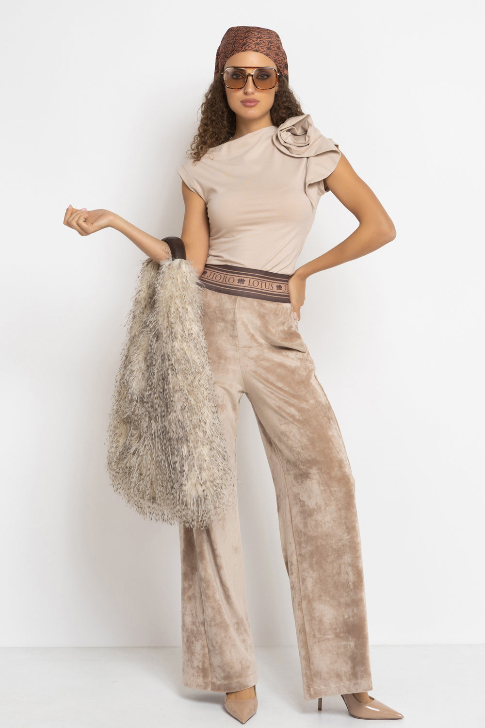 VELVET WIDE-LEG TROUSERS WITH ELASTIC WAIST IN BEIGE - ESSENTIALS JIORO ПАНТАЛОН ОТ КАДИФЕ С ШИРОК КРАЧОЛ И ЛАСТИК В ТАЛИЯ В БЕЖОВО - ESSENTIALS JIORO 