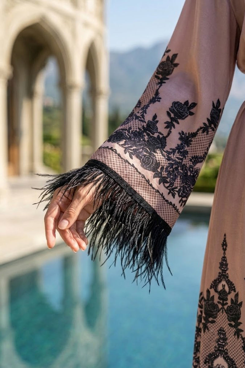 Caftan en satin de viscose avec plumes - Poudre graffiti