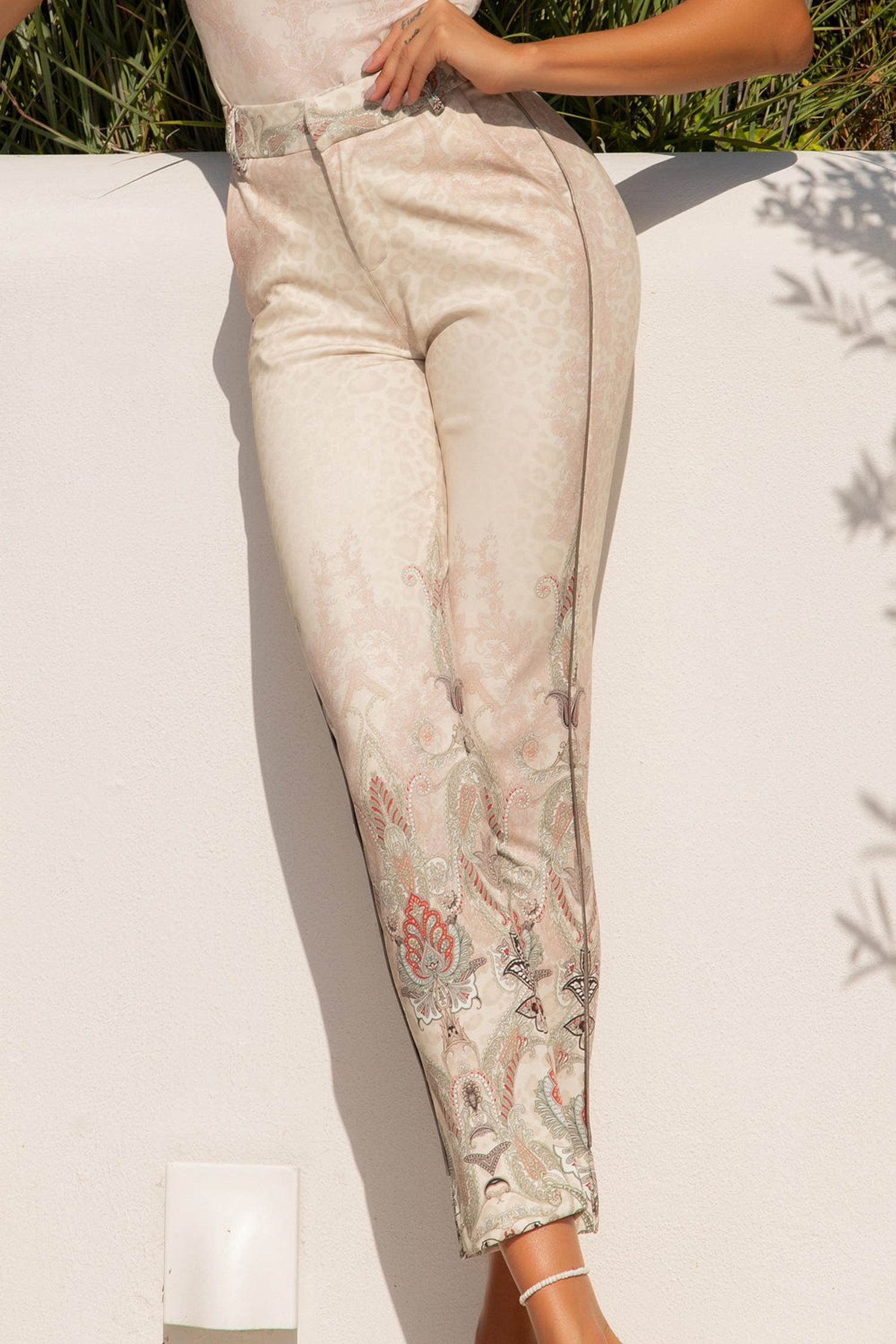 PANTALON CLASSIQUE EN VISCOSE – PAISLEY BEIGE