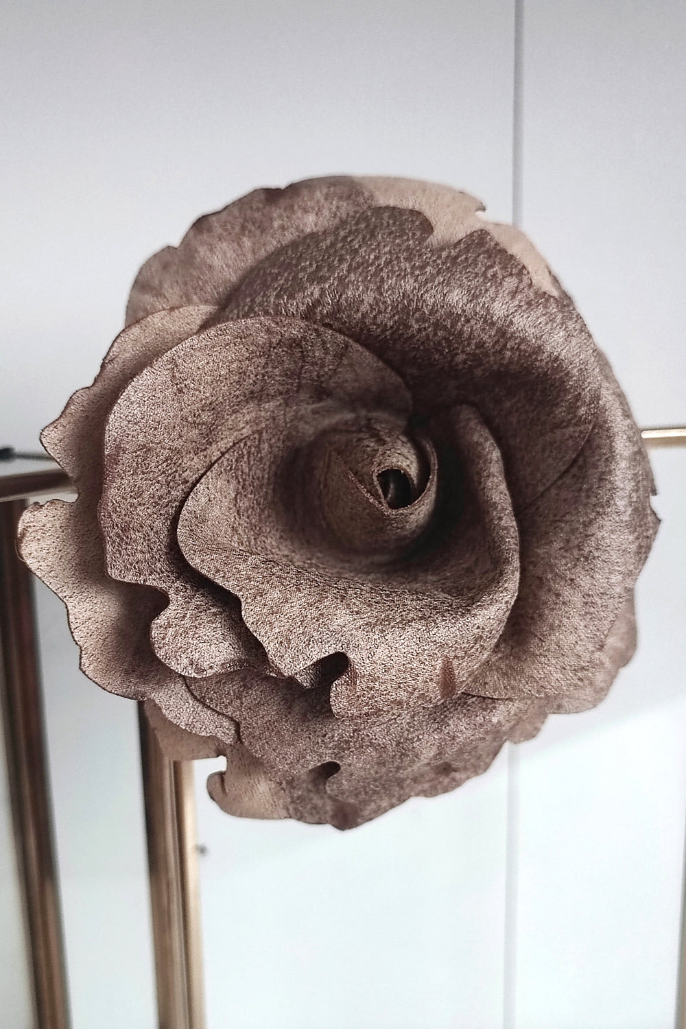 SMALL SUEDE-LOOK BEIGE ROSE BROOCH