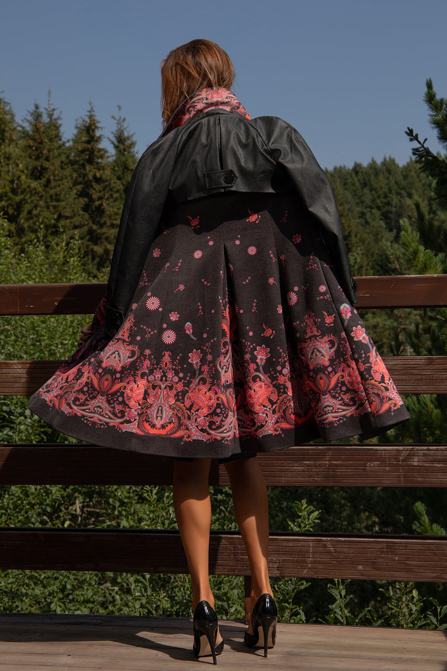 TRENCH COAT WITH LEATHER SLEEVES - FUCHSIA DOTS JIORO  ТРЕНЧ ПАЛТО С КОЖЕНИ РЪКАВИ - FUCHSIA DOTS