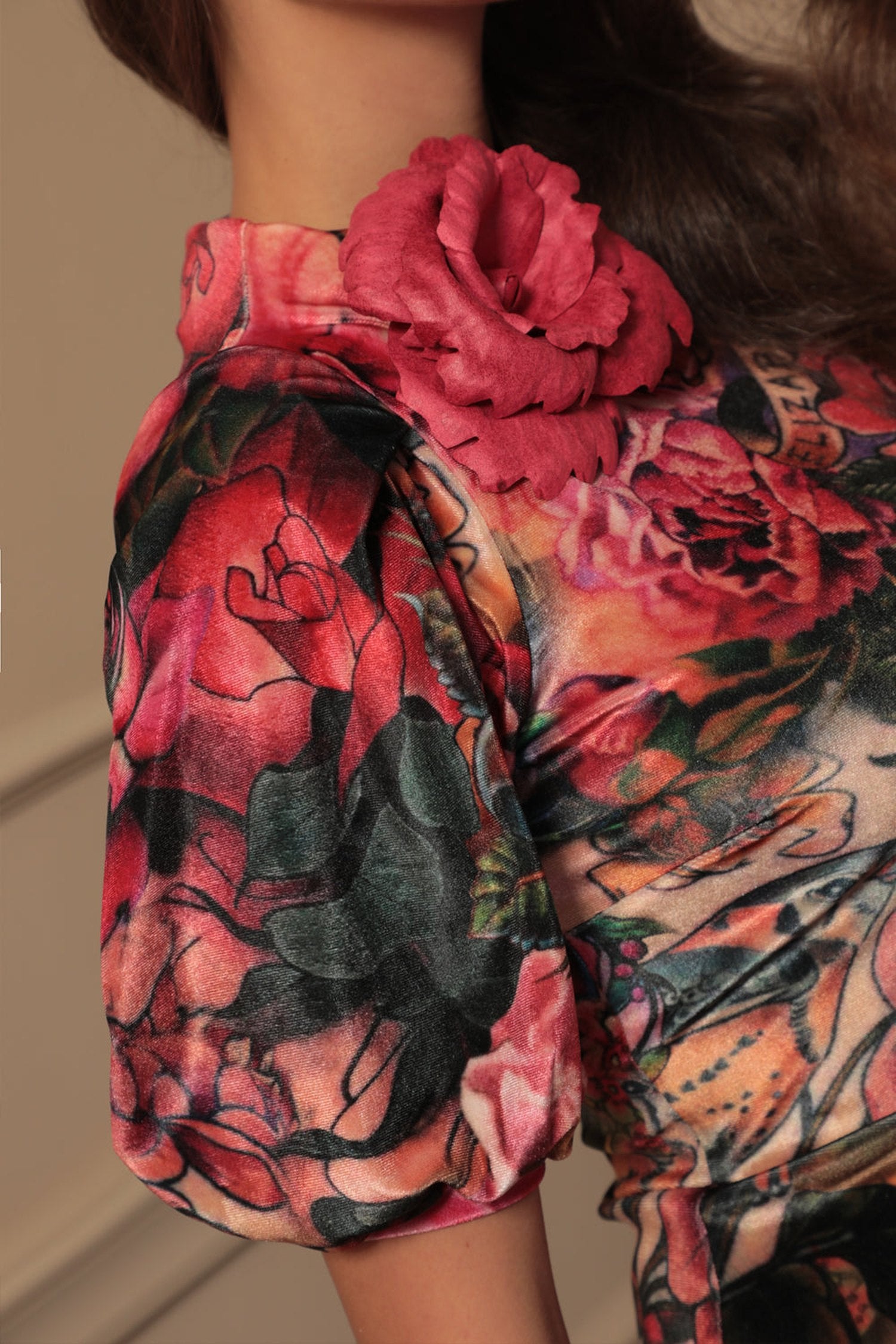 BROCHE MOYENNE EN SIMILI DAIM ROSE CYCLAMEN
