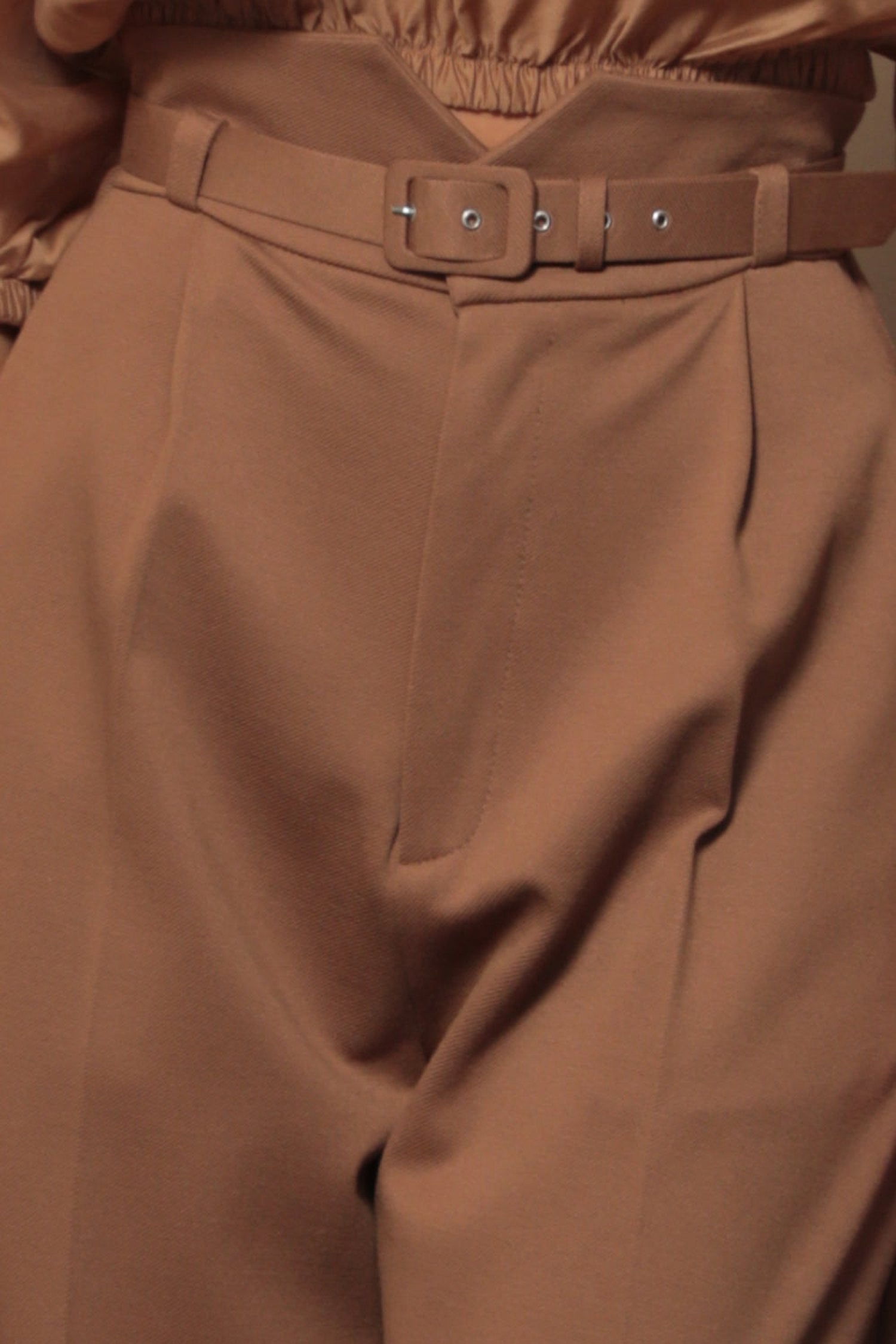 CEINTURE EN BEIGE - ESSENTIELS