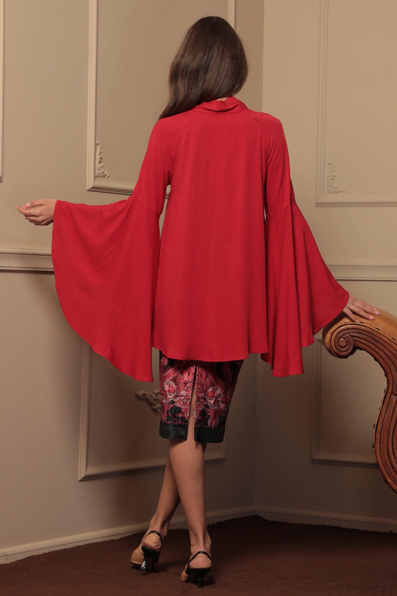 BLOUSE ROUGE EN VISCOSE AVEC MANCHES ÉVASÉES - ESSENTIELS