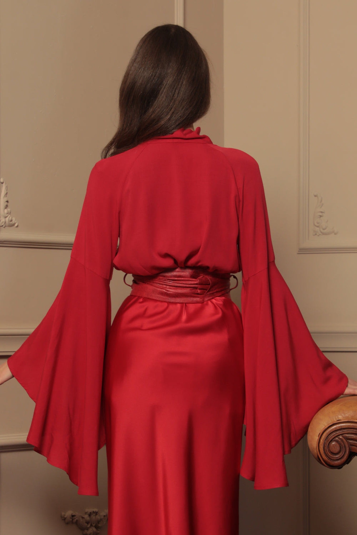 BLOUSE ROUGE EN VISCOSE AVEC MANCHES ÉVASÉES - ESSENTIELS