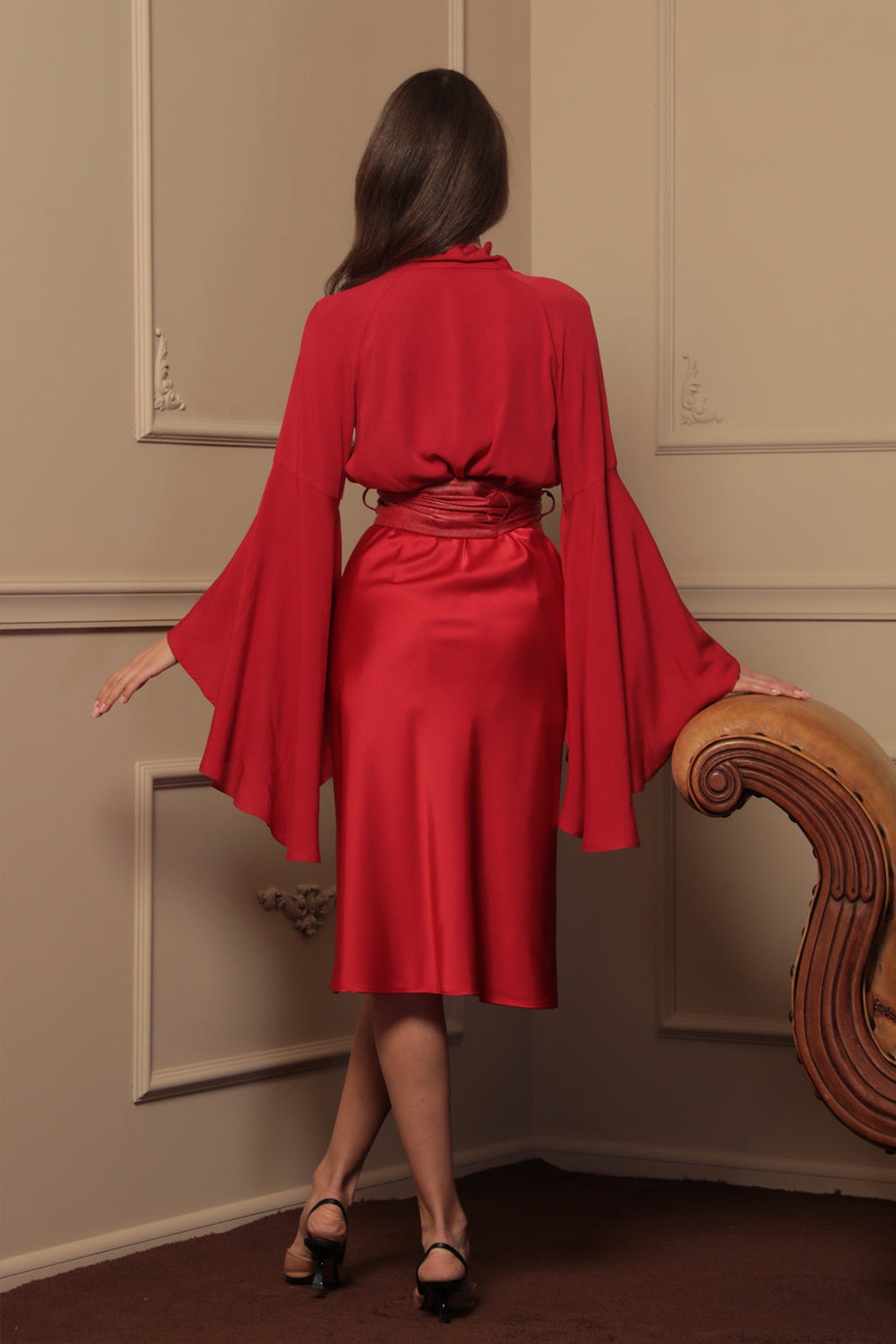 BLOUSE ROUGE EN VISCOSE AVEC MANCHES ÉVASÉES - ESSENTIELS