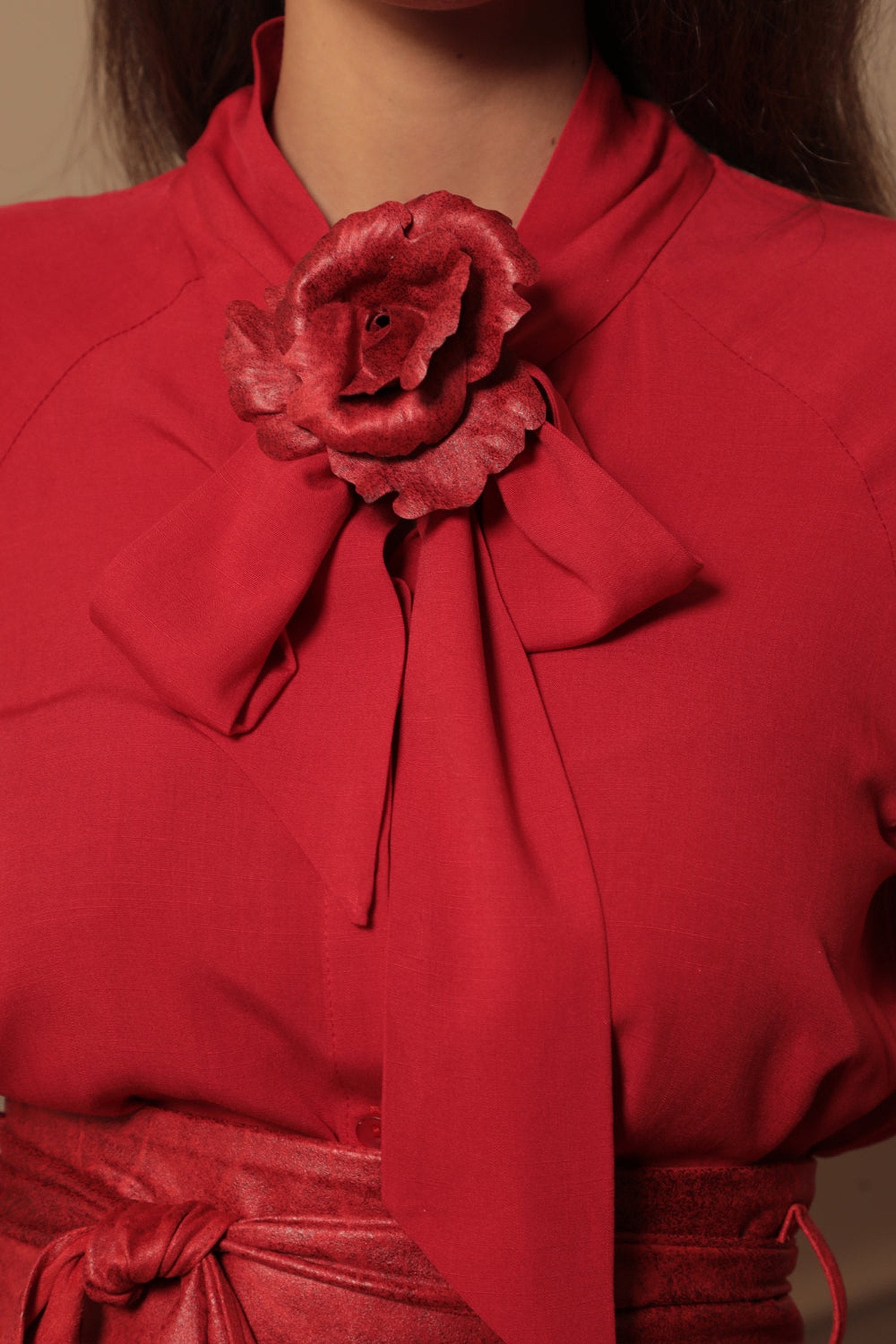 BLOUSE ROUGE EN VISCOSE AVEC MANCHES ÉVASÉES - ESSENTIELS