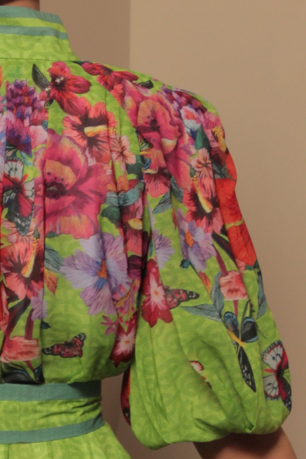 CHIFFON DRESS WITH PUFF SLEEVE - ACID GREEN LOGO