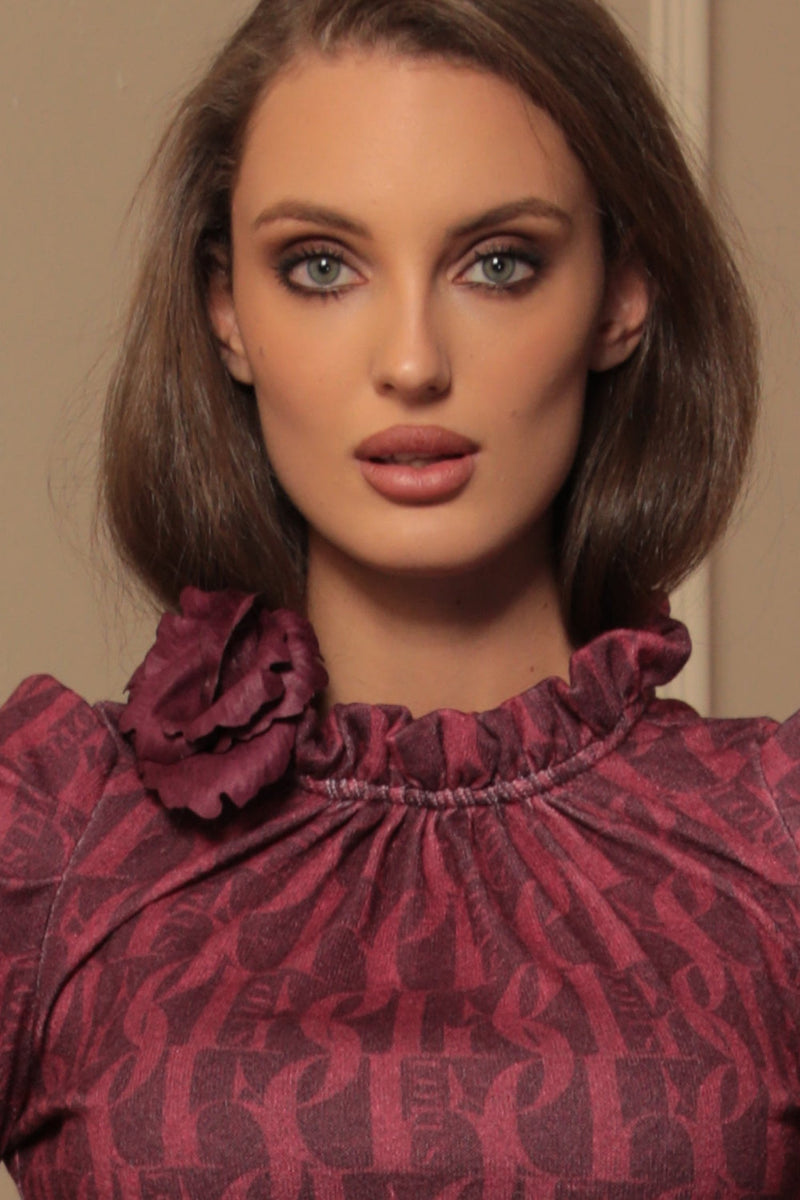 BLOUSE WITH GATHERED NECKLINE AND LOGO PRINT - BURGUNDY LOGO