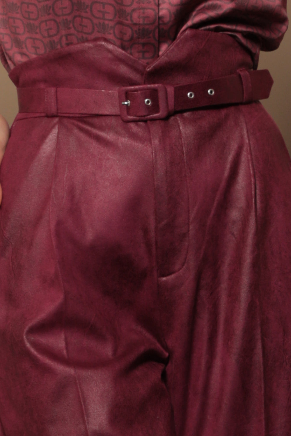 BELT IN BURGUNDY - ESSENTIALS