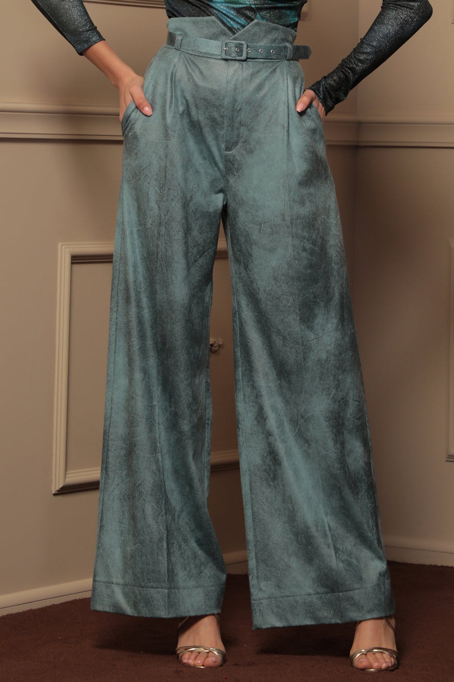 HIGH-WAISTED BLUE TROUSERS – ESSENTIALS