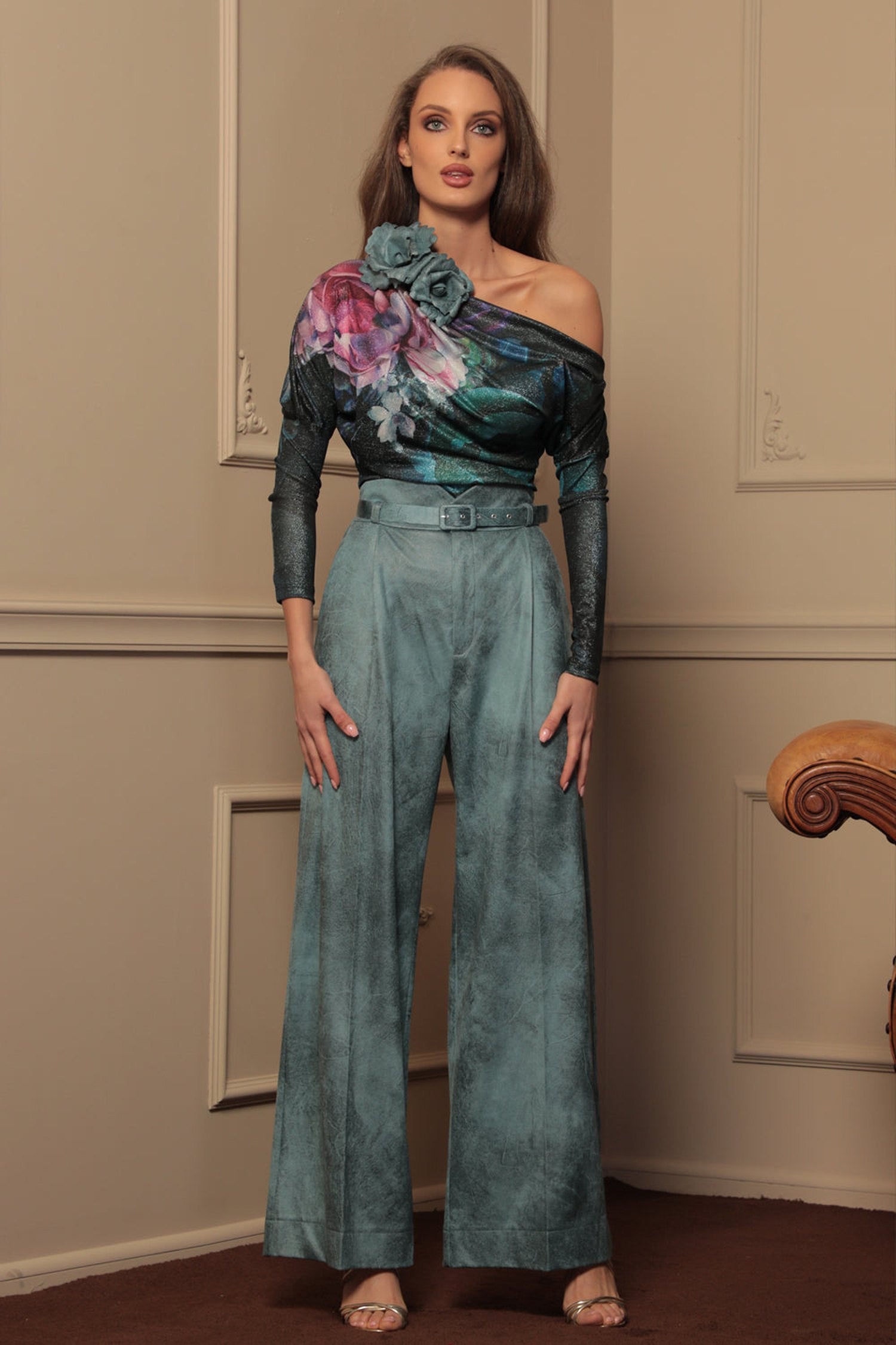 HIGH-WAISTED BLUE TROUSERS – ESSENTIALS