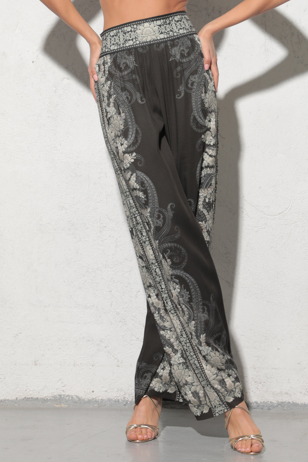 PANTALON LARGE EN VISCOSE AVEC TAILLE ÉLASTIQUE – LOTUS GELÉ