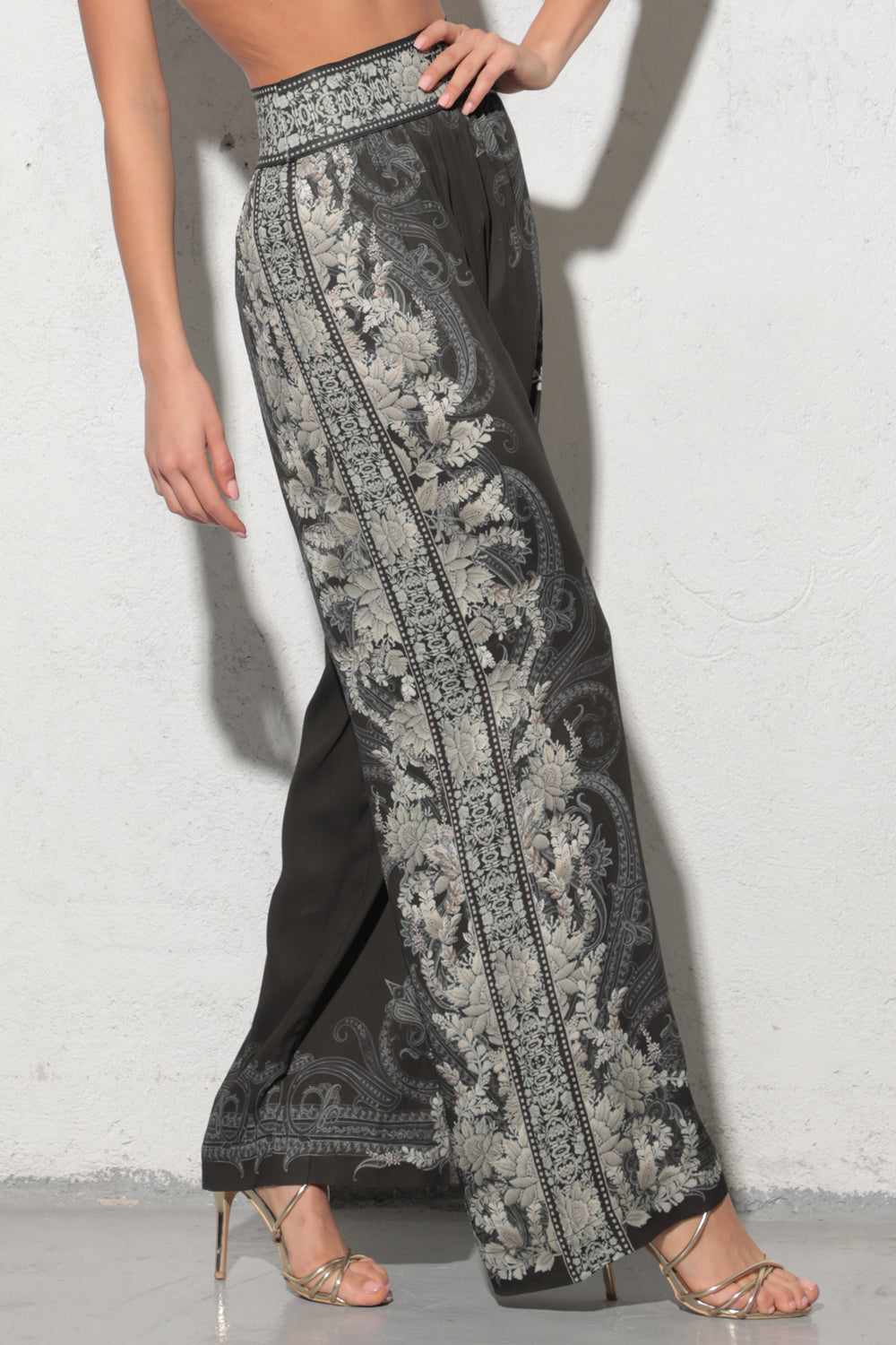 PANTALON LARGE EN VISCOSE AVEC TAILLE ÉLASTIQUE – LOTUS GELÉ