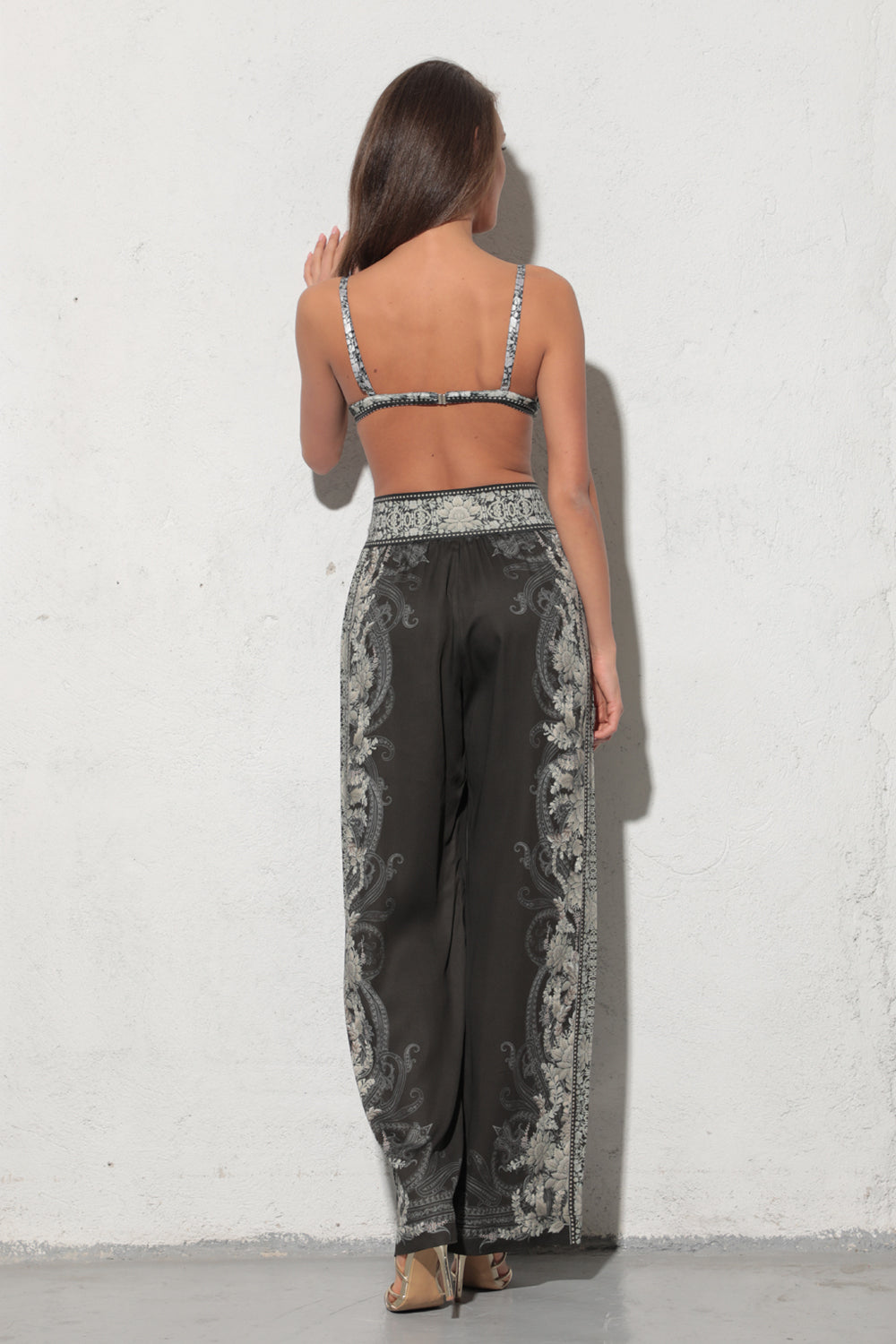PANTALON LARGE EN VISCOSE AVEC TAILLE ÉLASTIQUE – LOTUS GELÉ