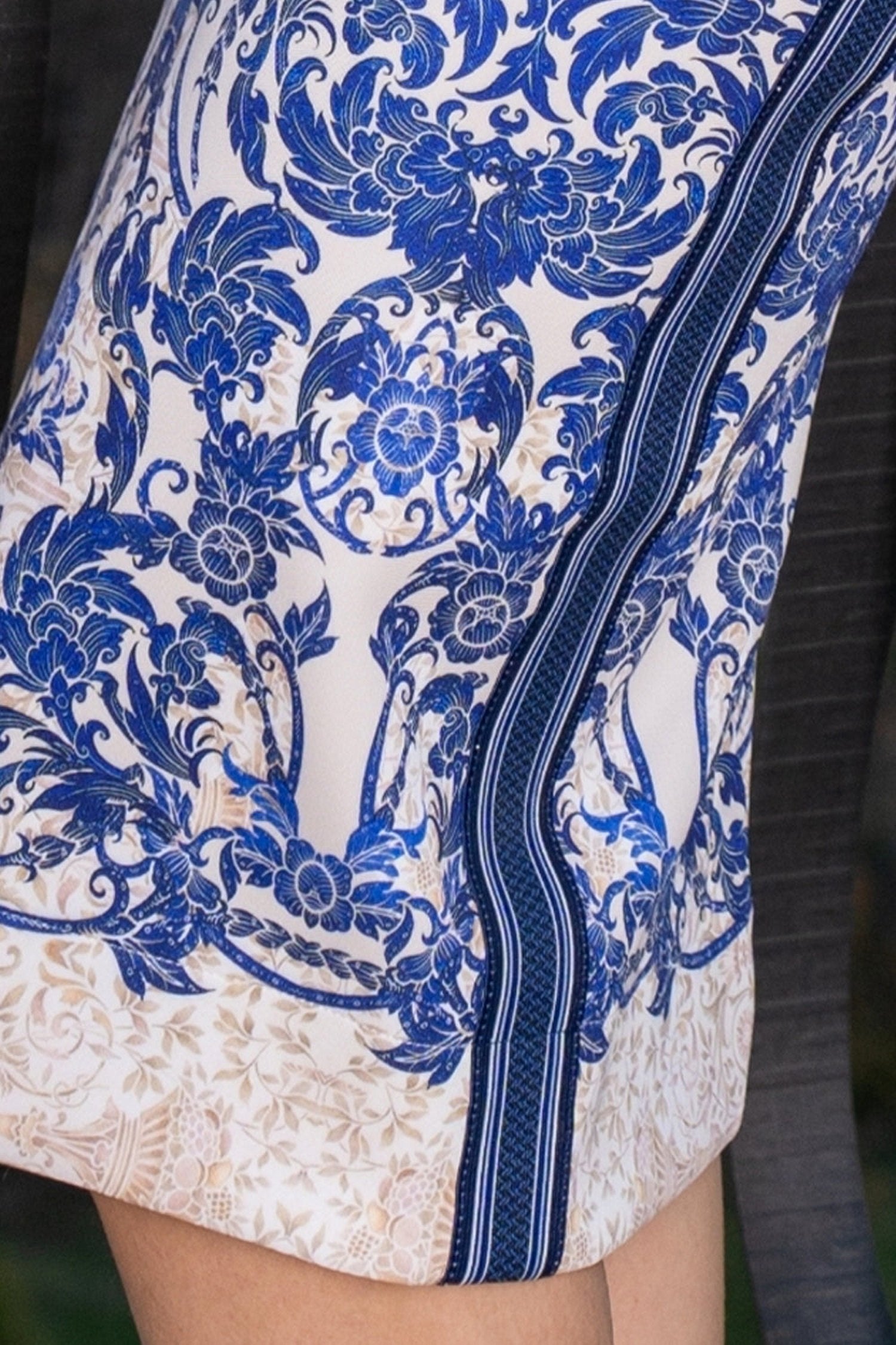 ROBE AVEC ORNEMENT DÉCORATIF – ASIA SKY