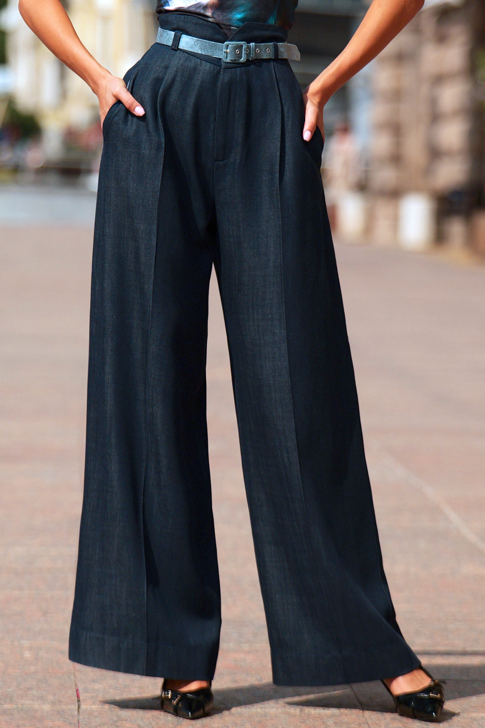 PANTALON EN TENCEL AVEC TAILLE HAUTE ET JAMBE LARGE - ESSENTIELS