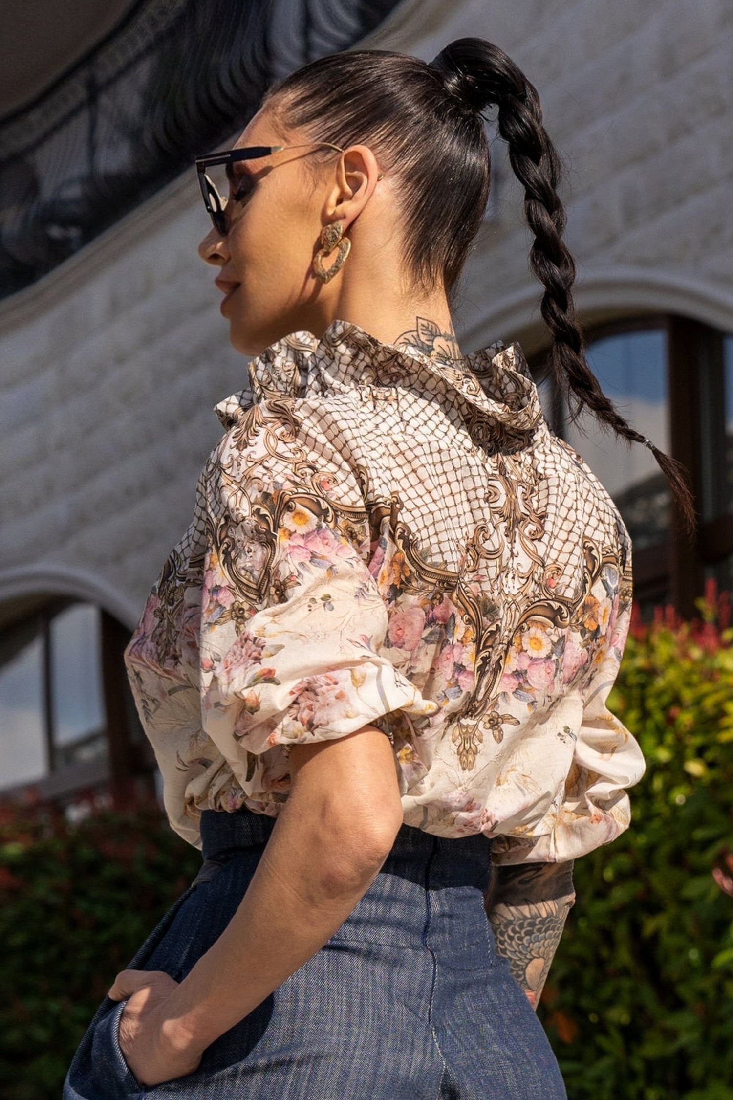 COTTON SHIRT WITH A STATEMENT COLLAR -  BAROQUE FLOWERS