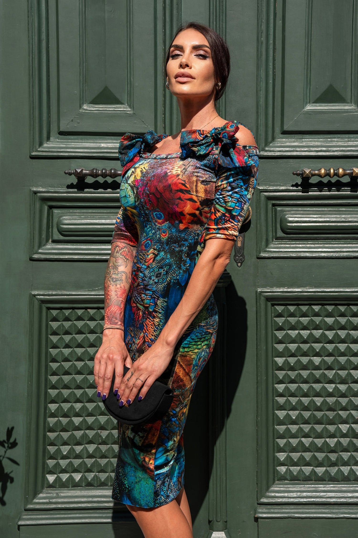 VELVET DRESS WITH SOFT NECKLINE AND RIBBON DETAILS - AMAZONIA