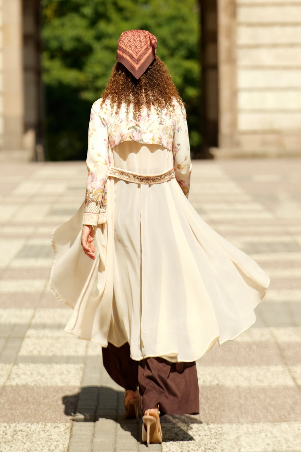 ÉCHARPE ÉLÉGANTE AVEC CHIFFON - FLEURS BAROQUES