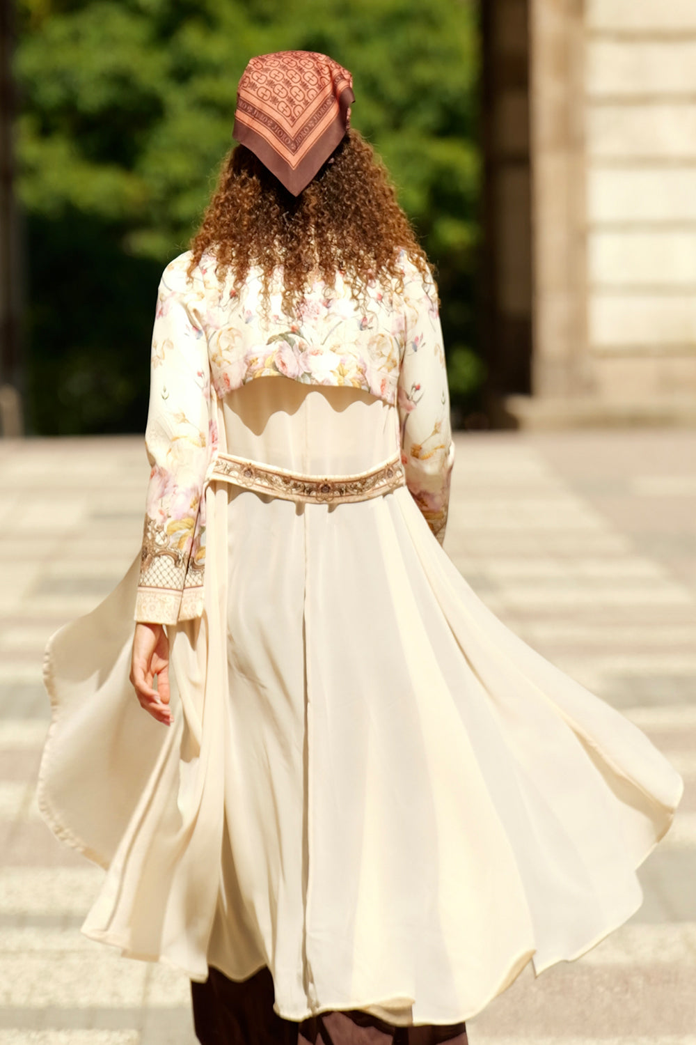 ÉCHARPE ÉLÉGANTE AVEC CHIFFON - FLEURS BAROQUES