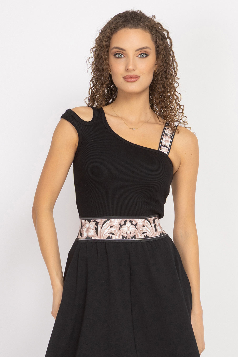 ASYMMETRICAL RIBBED TANK TOP IN BLACK WITH ELASTIC STRAP BAROQUE PEARL - ESSENTIALS
